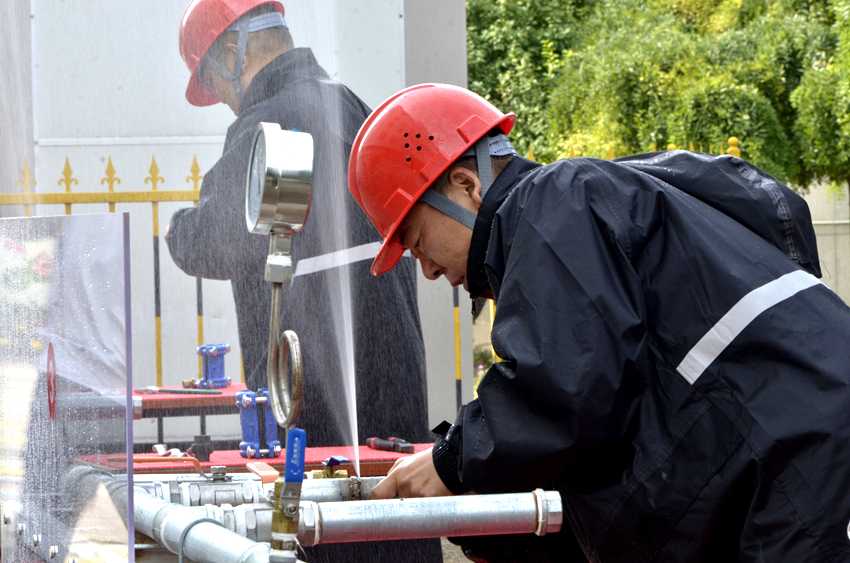 河北中烟张家口卷烟厂动力车间举办第三届修理工技术比武活动